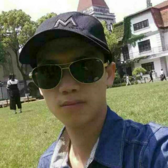 龙小华的第一张照片--泰州相亲服务中心