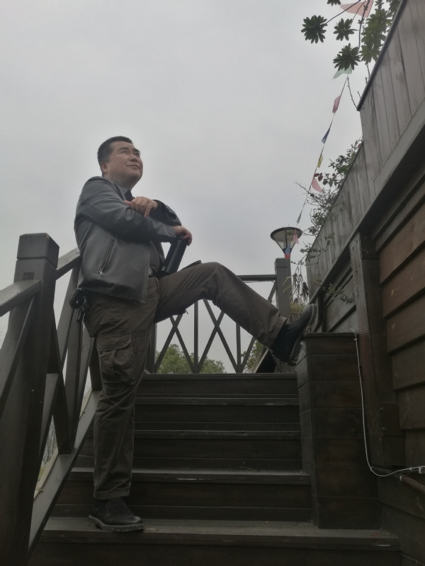 孤单背影的第一张照片--泰州相亲服务中心