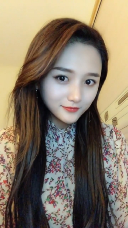 淡然一笑的第一张照片--泰州相亲服务中心