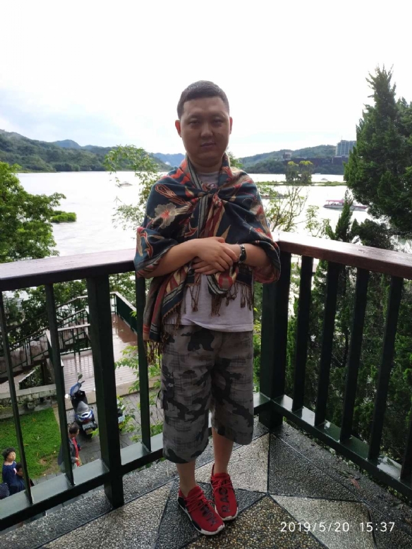 爱情里的俩个人的第一张照片--泰州相亲服务中心