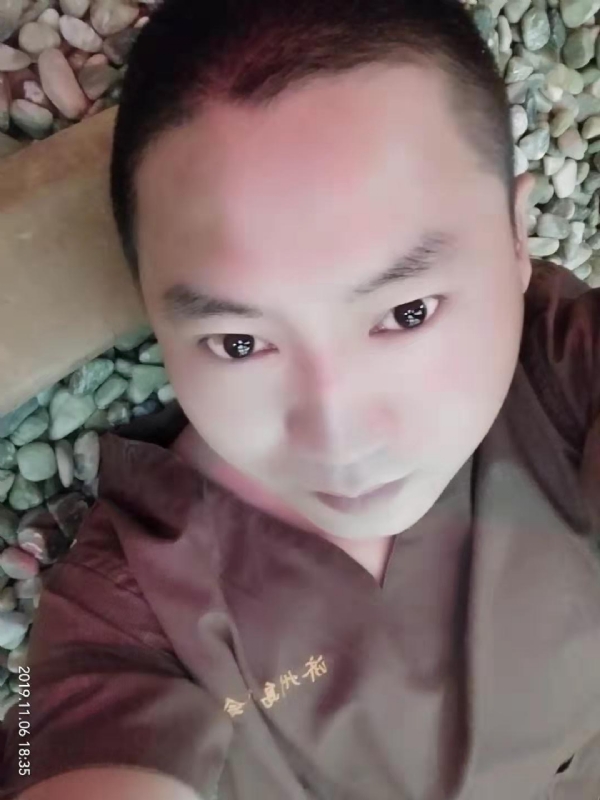 红枫叶的第一张照片--泰州相亲服务中心