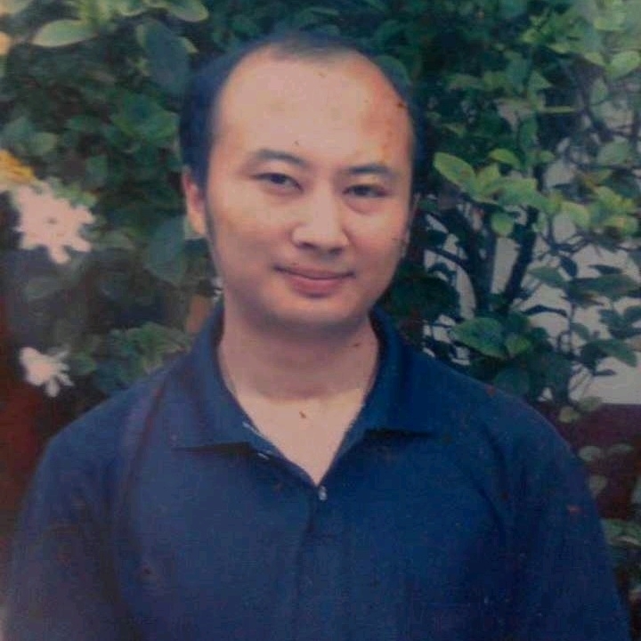石峰里的生命的第一张照片--泰州相亲服务中心