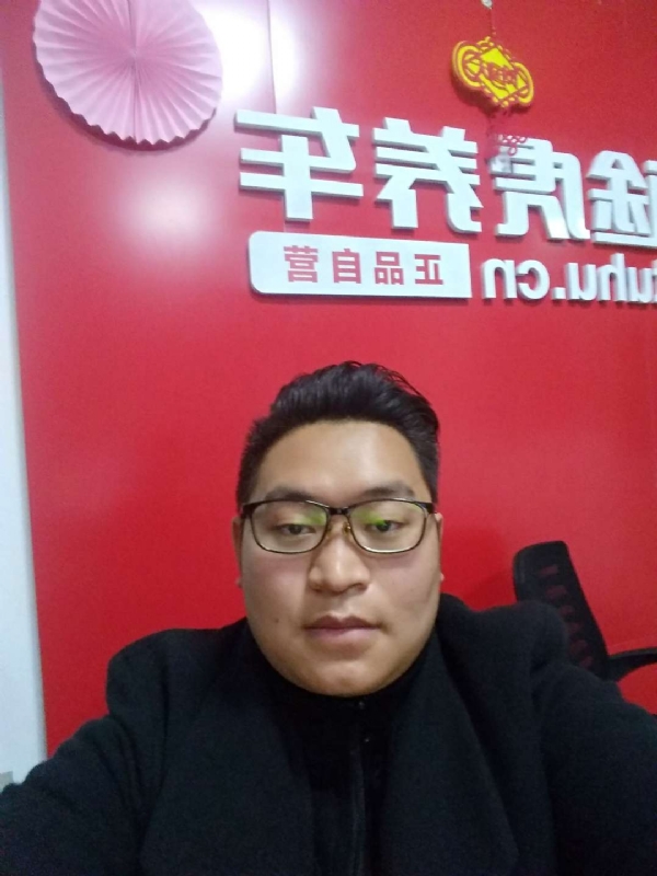 向上倾斜45度的第一张照片--泰州相亲服务中心
