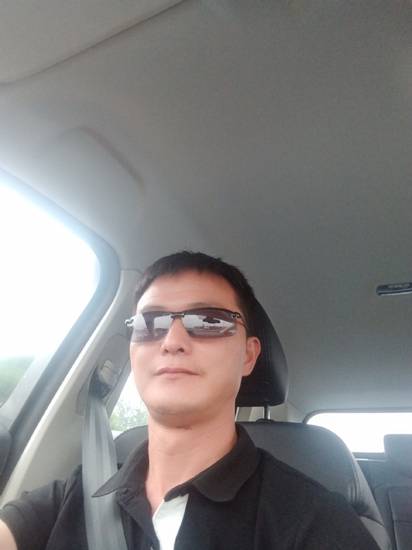 孤独的男人的第一张照片--泰州相亲服务中心