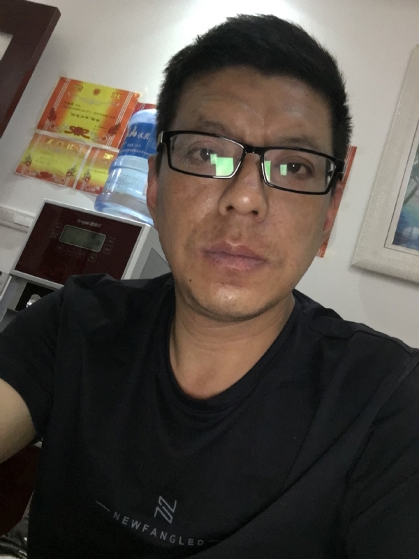牵手的第三张照片--泰州相亲服务中心