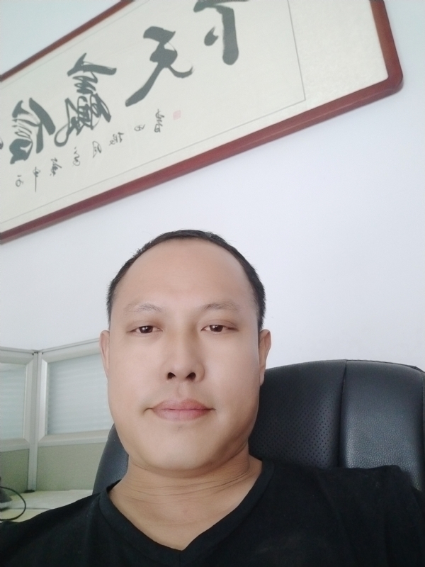 山丘的第一张照片--泰州相亲服务中心