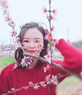 小桌子的第一张照片--泰州相亲服务中心