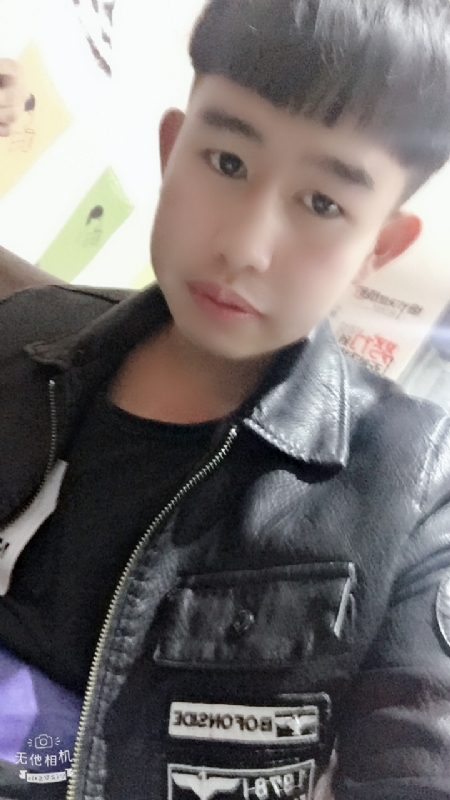 军绿色的第一张照片--泰州相亲服务中心