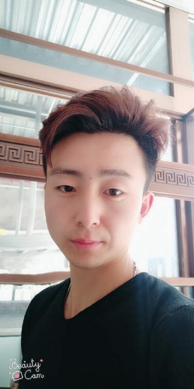 拼命微笑的第二张照片--泰州相亲服务中心