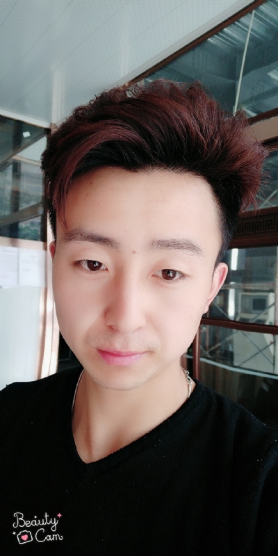 拼命微笑的第三张照片--泰州相亲服务中心