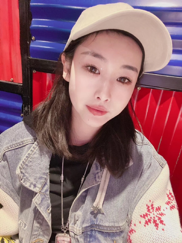 玲珑的第一张照片--泰州相亲服务中心
