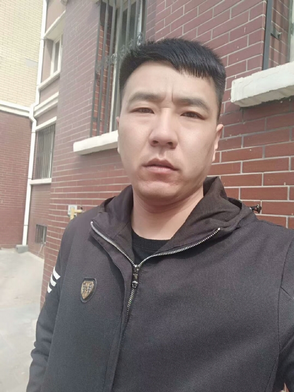 谁伴我闯荡的第一张照片--泰州相亲服务中心