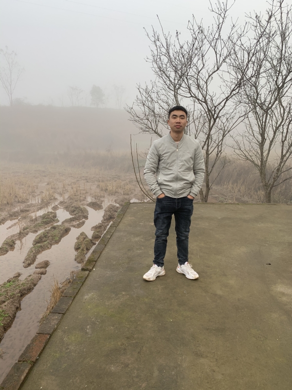 迷路的小猪的第一张照片--泰州相亲服务中心