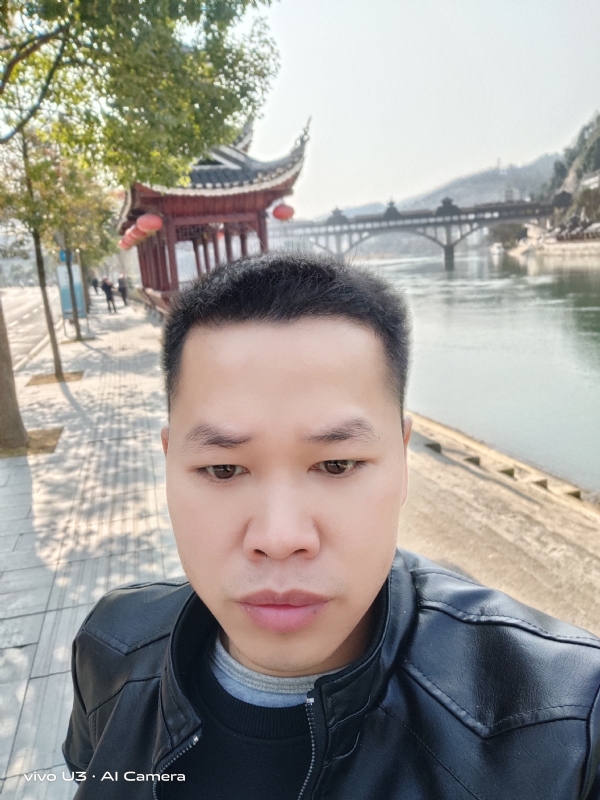 啊锦的第一张照片--泰州相亲服务中心