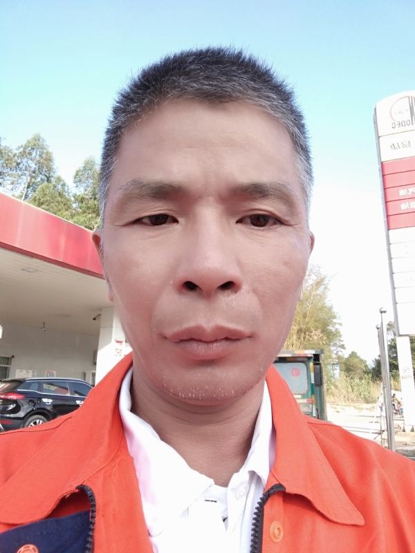 静候缘分的第一张照片--泰州相亲服务中心