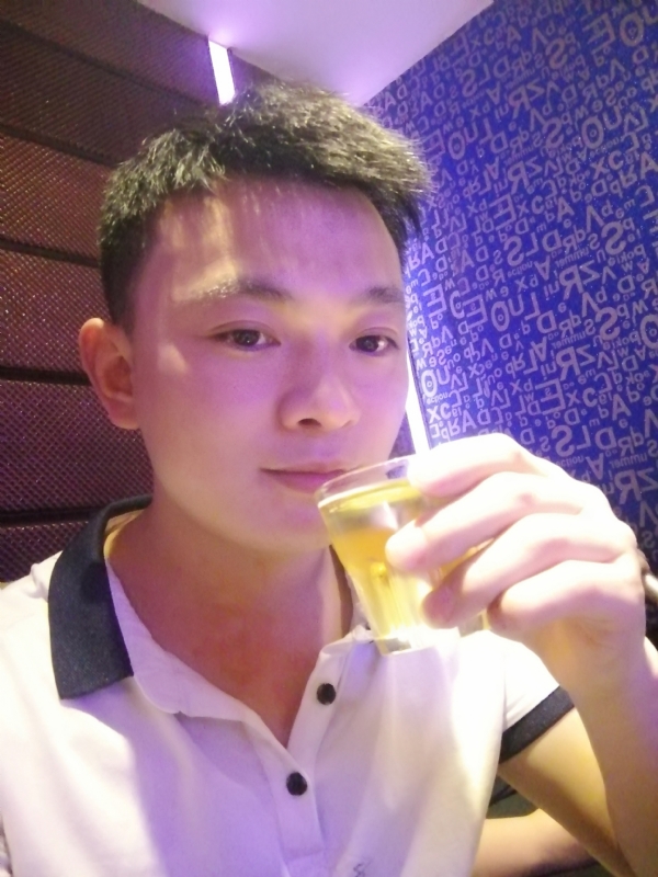 幸福的拥抱的第一张照片--泰州相亲服务中心
