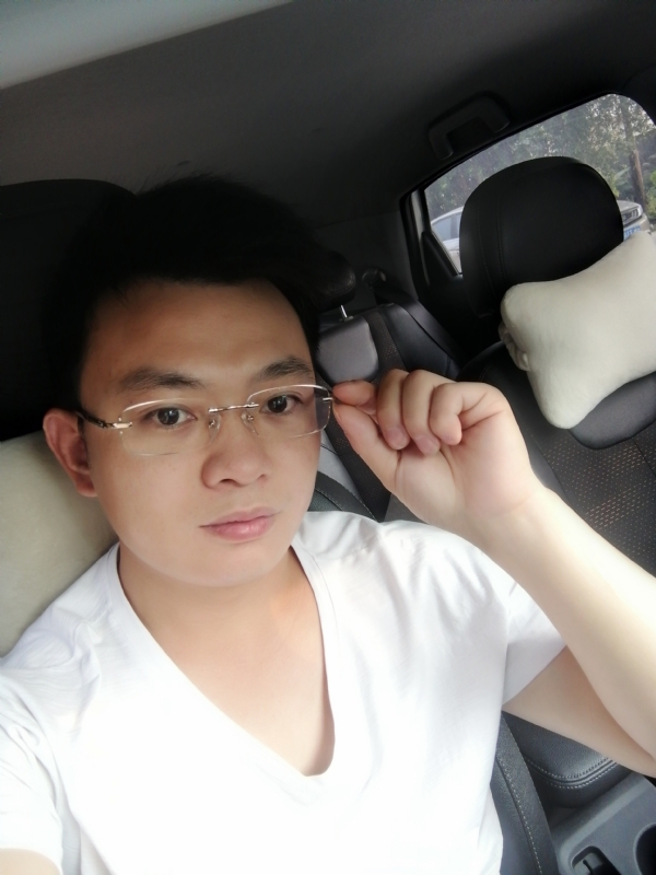 幸福的拥抱的第二张照片--泰州相亲服务中心