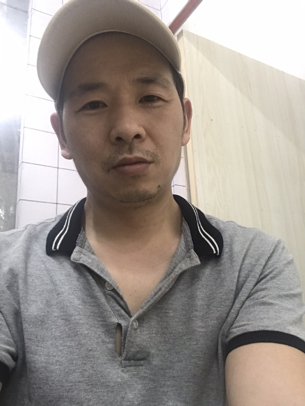 老何的第一张照片--泰州相亲服务中心