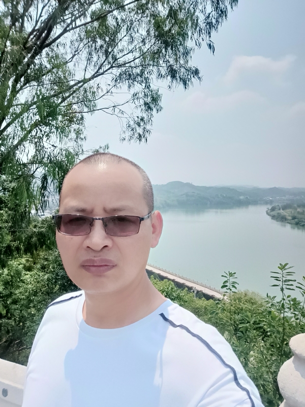 随缘随性的第一张照片--泰州相亲服务中心