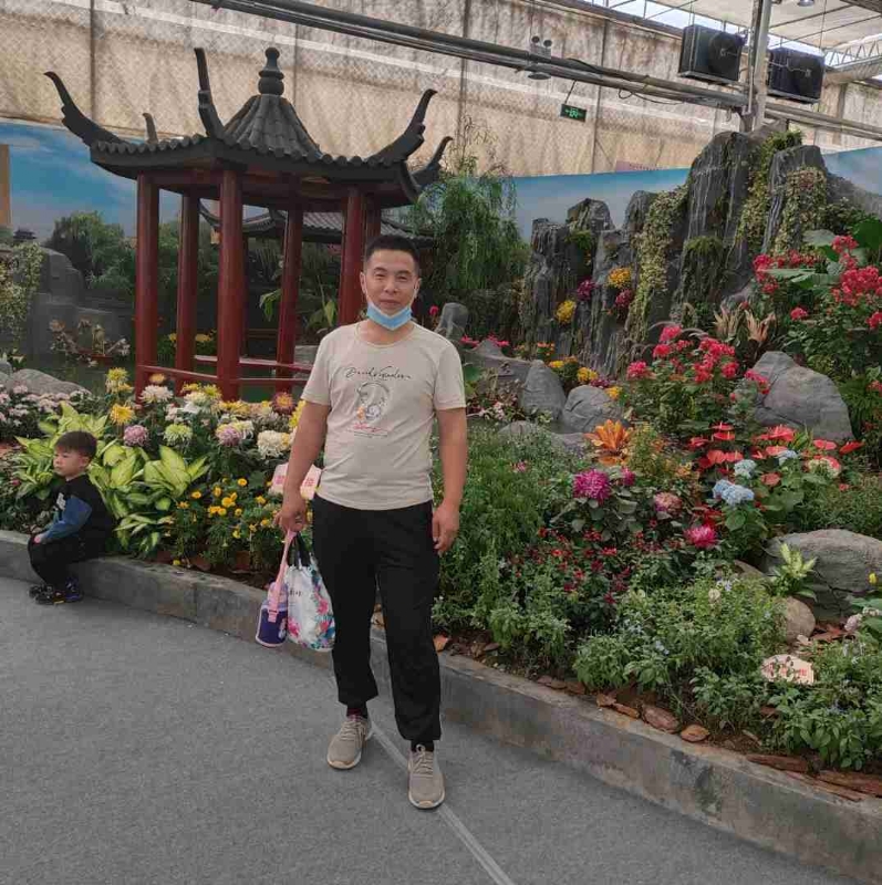 受伤的痴情男的第一张照片--泰州相亲服务中心