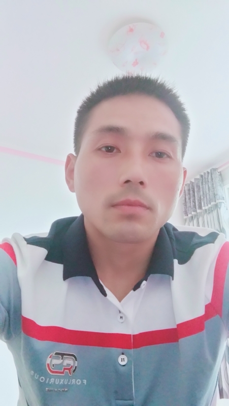 染红尘世的第二张照片--泰州相亲服务中心
