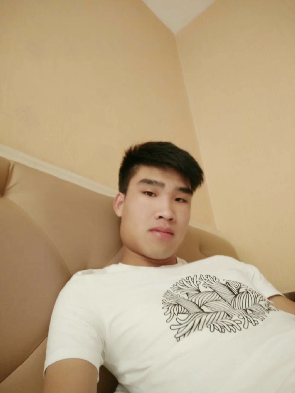 谁不曾孤单上路的第一张照片--泰州相亲服务中心