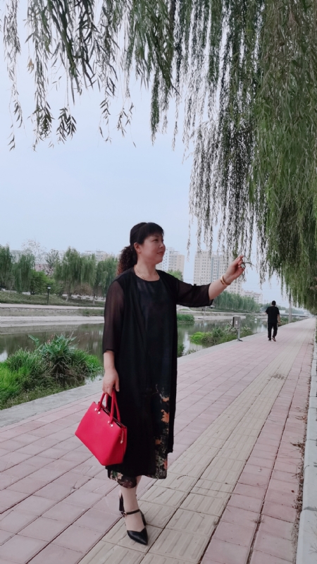 周本玲的第一张照片--泰州相亲服务中心