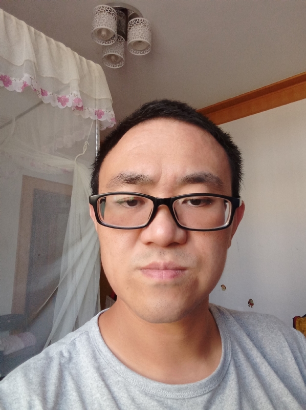 小涨常鸿的第一张照片--泰州相亲服务中心