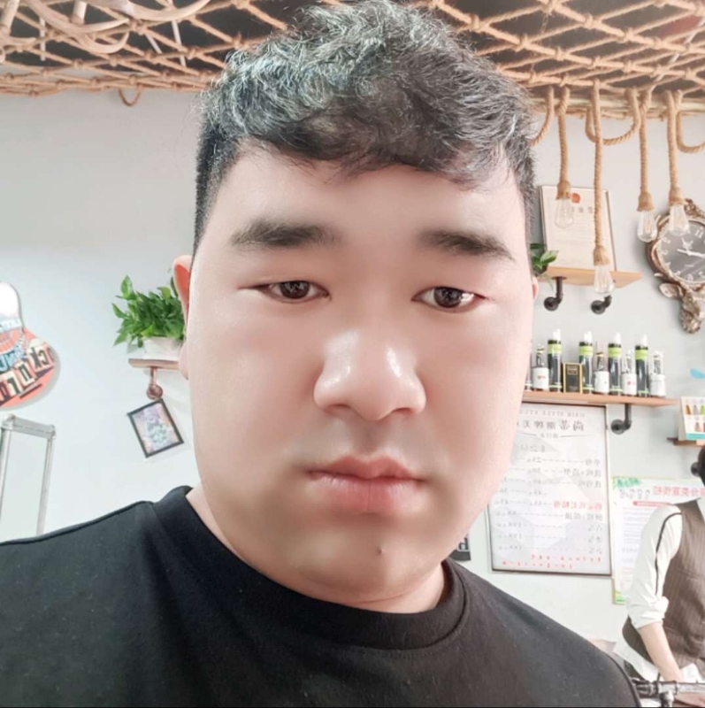 田野小伟的第一张照片--泰州相亲服务中心