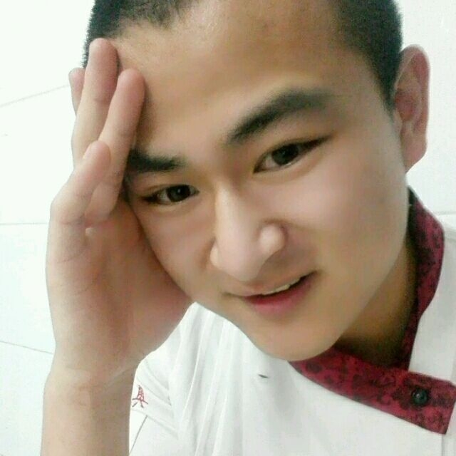 人潮拥挤的第一张照片--泰州相亲服务中心