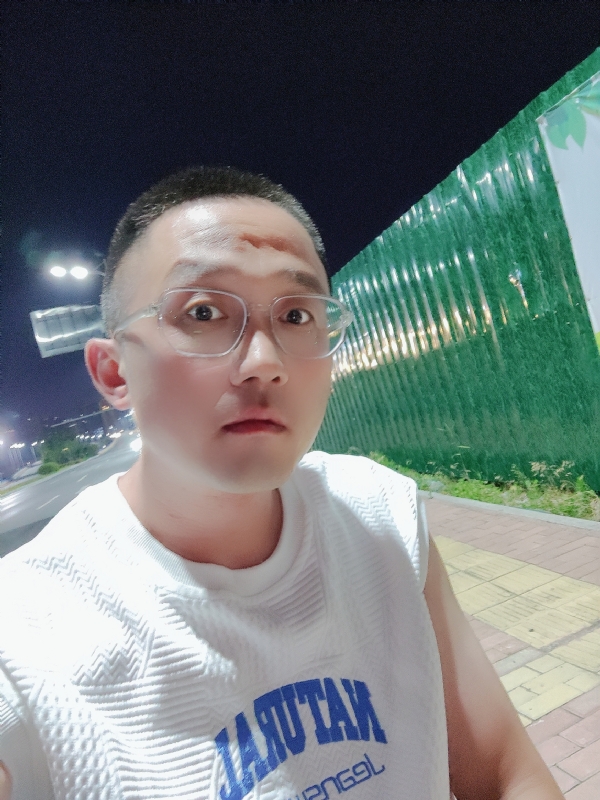 清风烈酒的第一张照片--泰州相亲服务中心