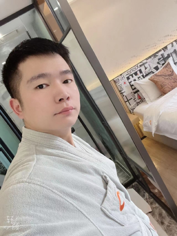 绿帽的第一张照片--泰州相亲服务中心