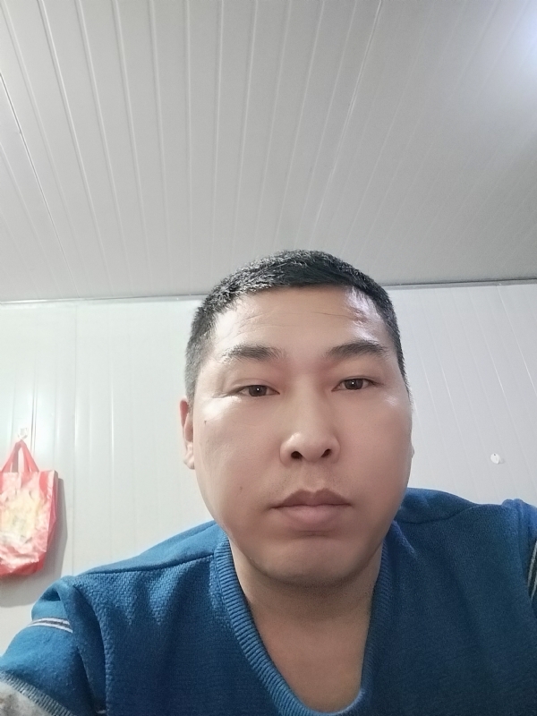 开着拖拉机去兜风的第一张照片--泰州相亲服务中心