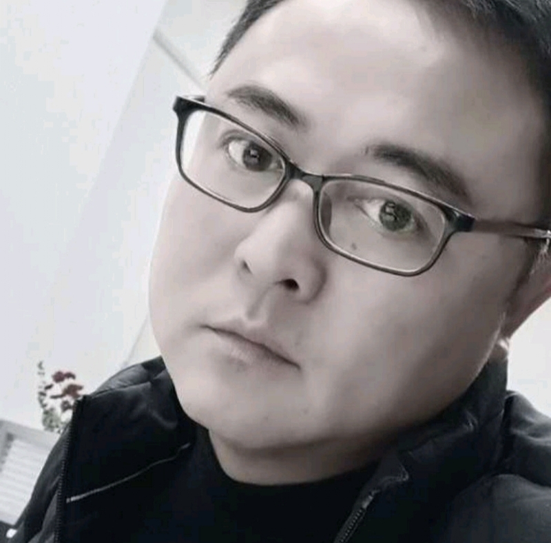 小石头的第二张照片--泰州相亲服务中心