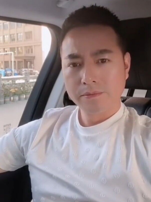 勿忘初心的第一张照片--泰州相亲服务中心