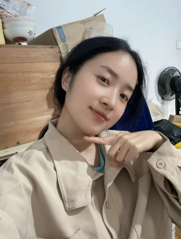 多喝热水的第二张照片--泰州相亲服务中心