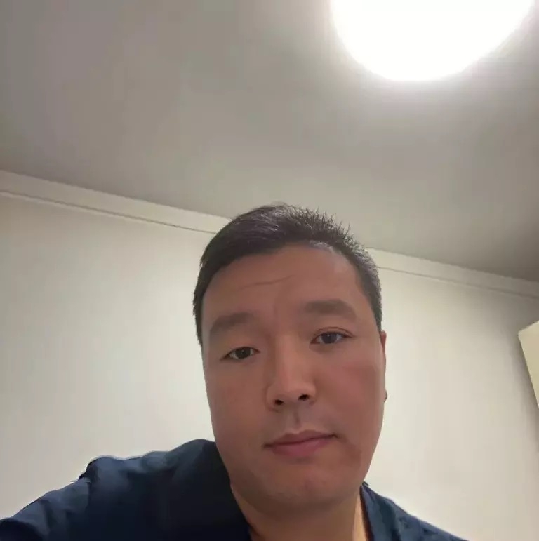 穿唐装的松鼠的第一张照片--泰州相亲服务中心
