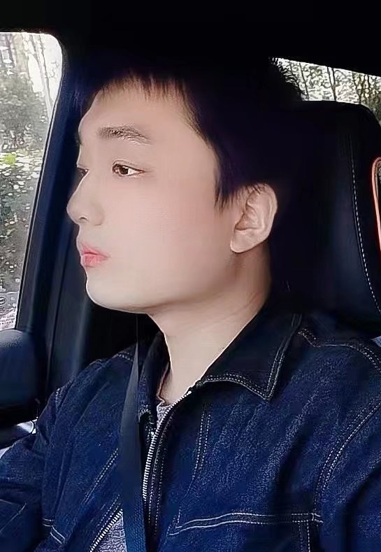 凉锦年的第一张照片--泰州相亲服务中心