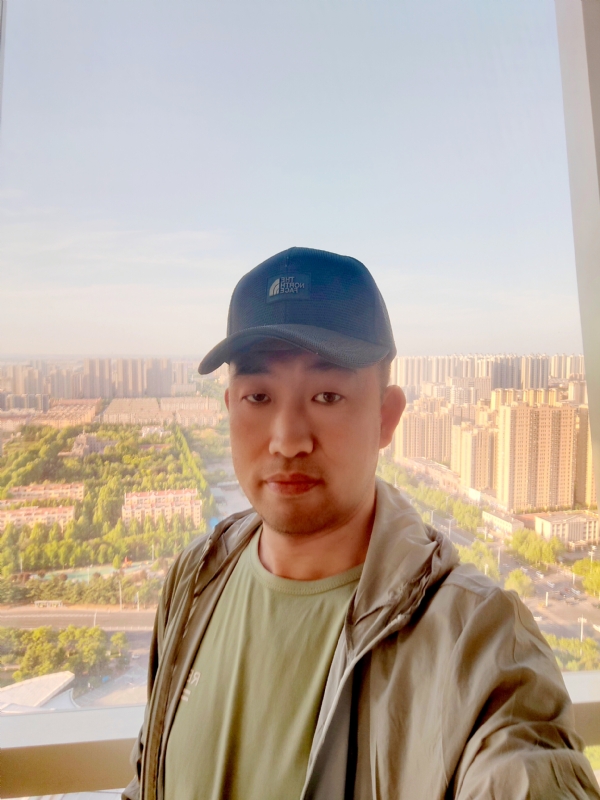 勇攀高峰的第二张照片--泰州相亲服务中心