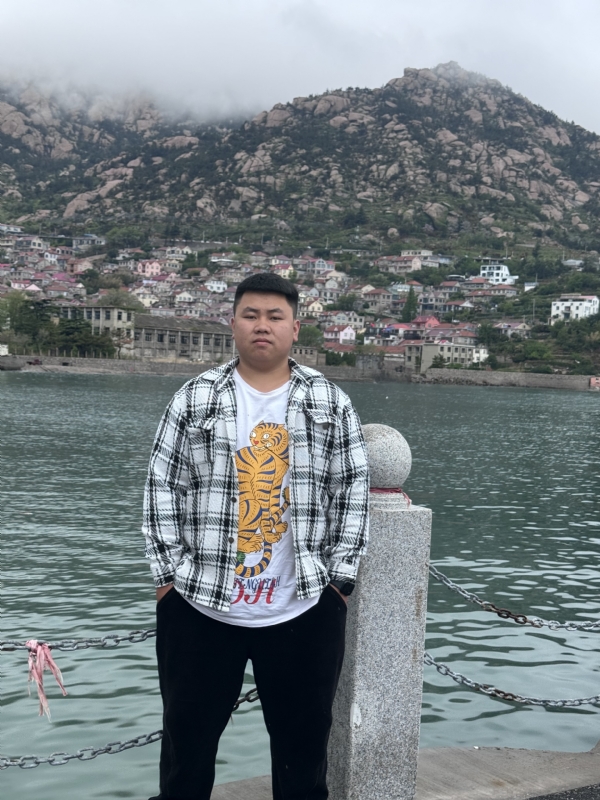 谨慎的第一张照片--泰州相亲服务中心