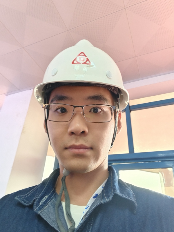 何鹏宇的第二张照片--泰州相亲服务中心