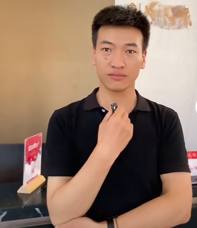 一杯梁白开的第一张照片--泰州相亲服务中心