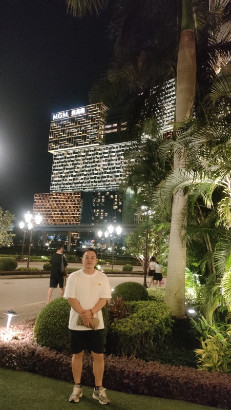 熟悉的身影的第一张照片--泰州相亲服务中心