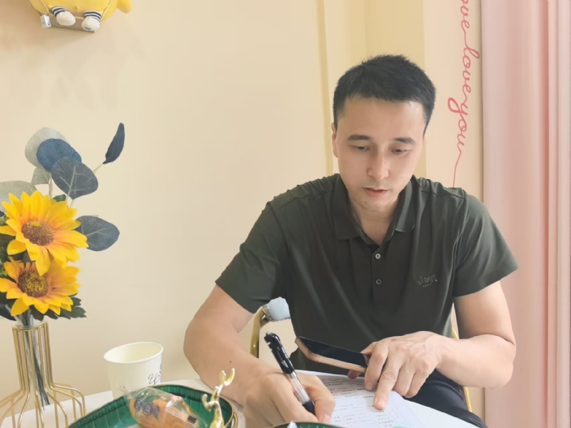 笑看一切的第二张照片--泰州相亲服务中心