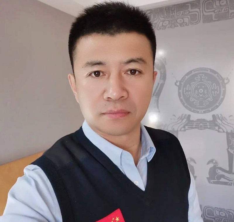 生在红旗下的第一张照片--泰州相亲服务中心