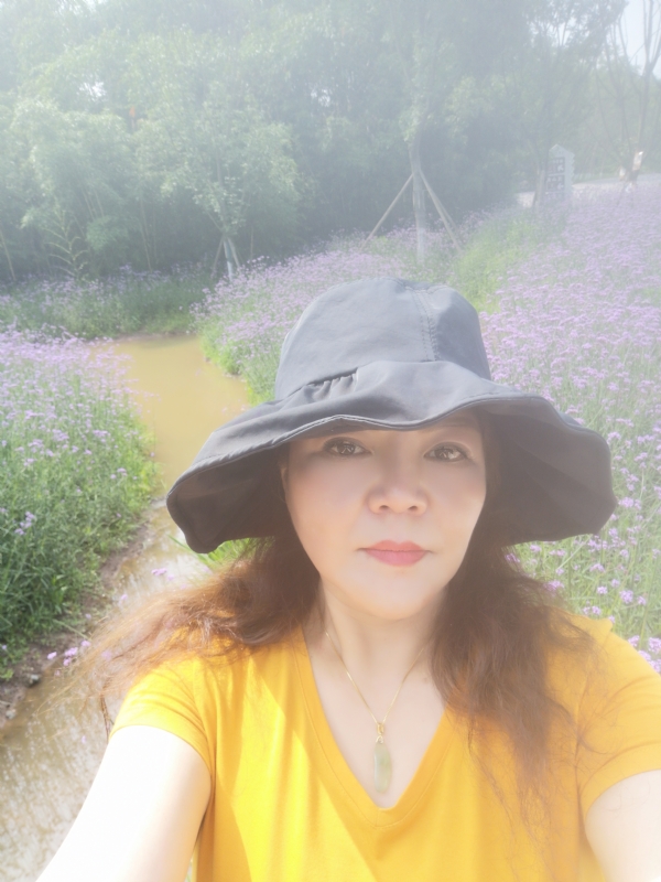 宛霞的第三张照片--泰州相亲服务中心