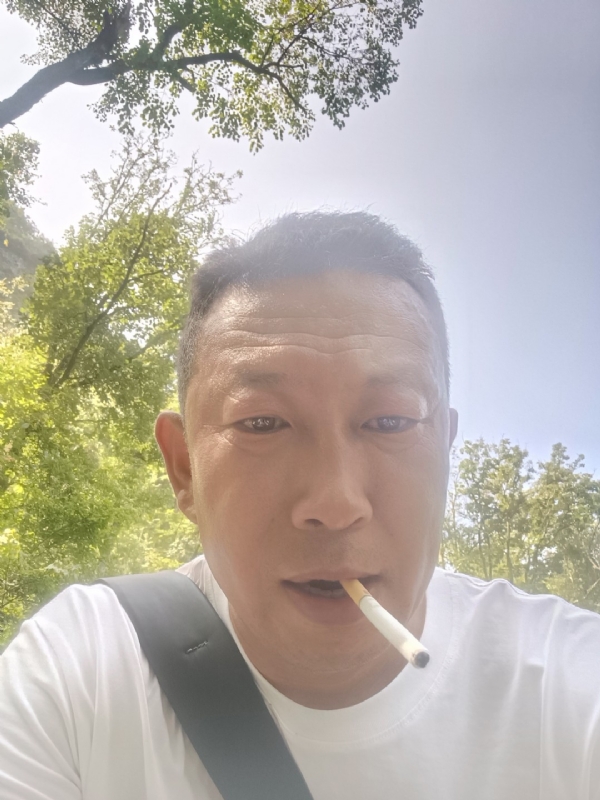 中年大叔的第一张照片--泰州相亲服务中心
